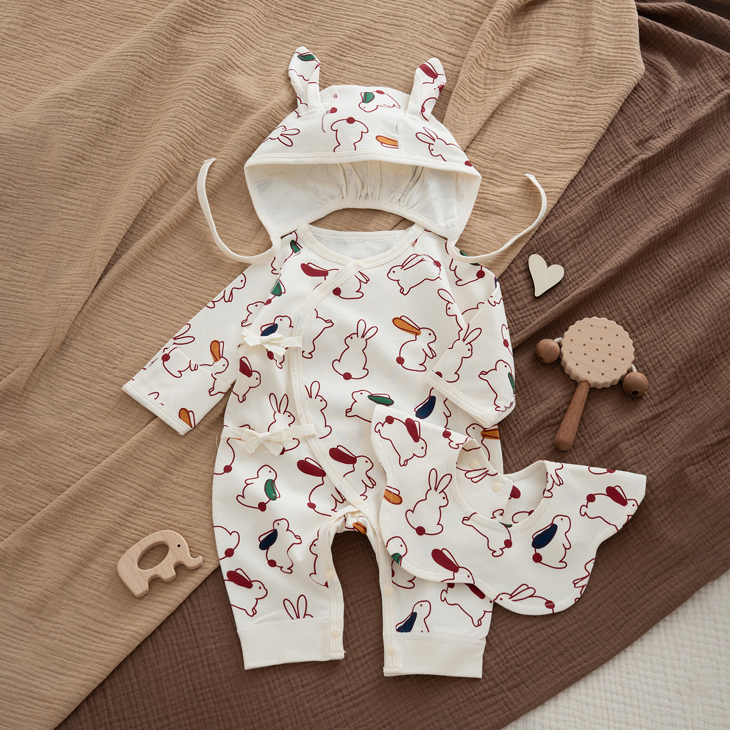 Red-edged rabbit khaki 3-piece set