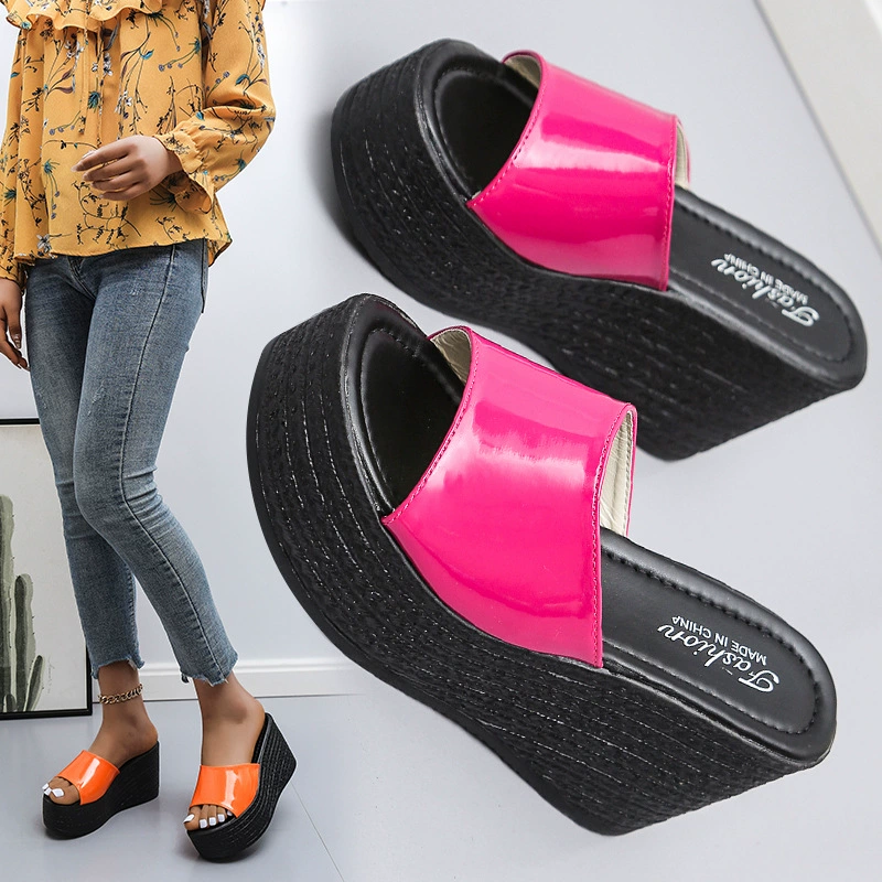 Женская обувь для внешней торговли 2024, новые летние пляжные сандалии на платформе с открытым носком, женские европейские и американские женские уличные сандалии на танкетке