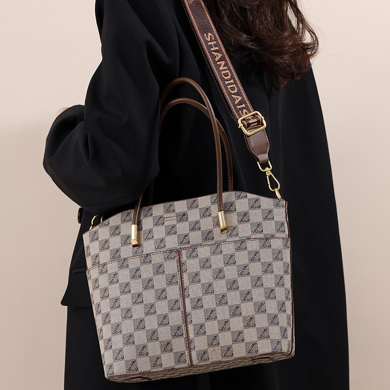 Borse transfrontaliere 2024 nuova moda borsa a tracolla versatile a spalla borsa piccola borsa a secchiello con trama di grande capacità_voghion.com