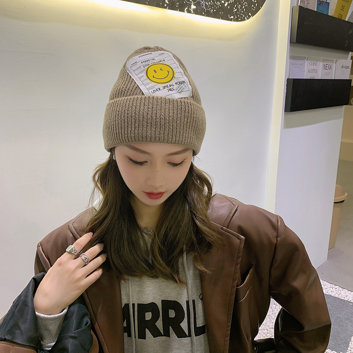 Korean Style Smiley Face Cloth Label Warm Knitted Hat Wholesale Nihaojewelry display picture 3