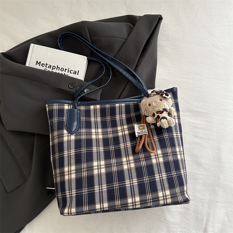 Alta sensación de gran capacidad bolso de brazo para mujeres 2024 nueva moda de invierno bolso de hombro cuadrado bolso de viaje encantador