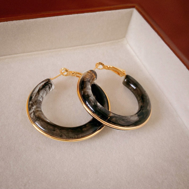 Pendientes geométricos de cristal negro con aguja de plata Pendientes de todo fósforo de nicho Temperamento de moda Pendientes de alta gama de lujo ligero al por mayor