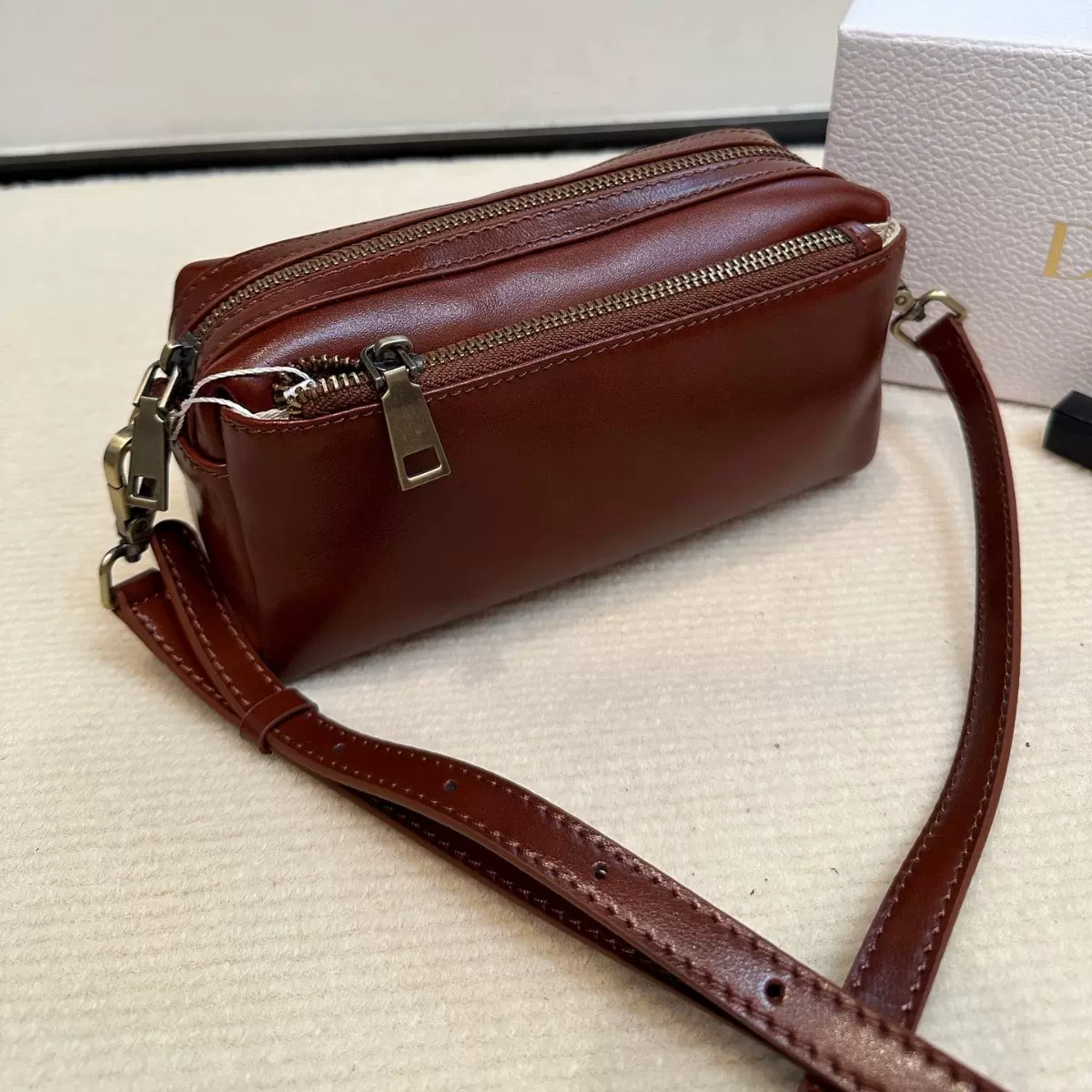 佰缔皮具女包跨境新款头层牛皮小方包单肩腋下包高级感真皮枕头包