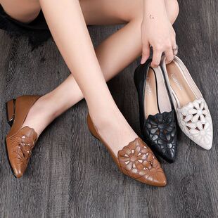 Soft Leather Soft Surface Cut Out Embroidered Flats for Women 2025 New Summer and Autumn Low-Heeled Mother's Shoes Breathable Work Women's Sandals