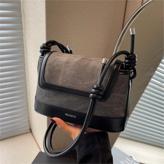 Nicho Zhong bolso de diseño de color para mujeres 2024 nueva moda exterior versátil bolso pequeño cuadrado de alta calidad retro mochila