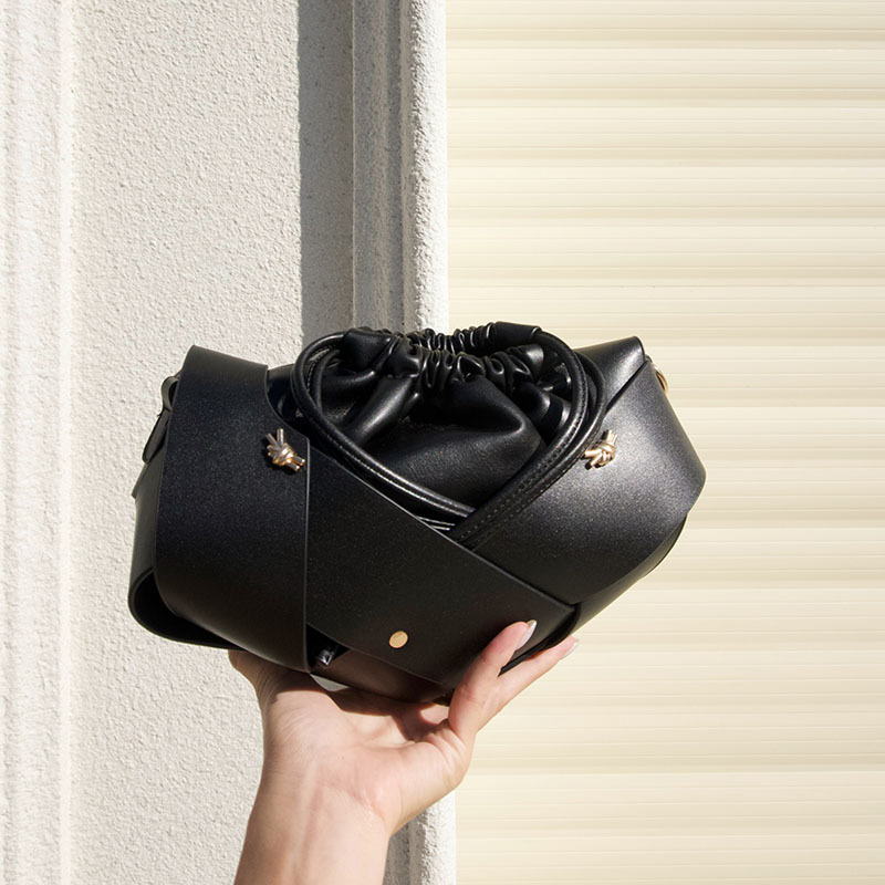 Retro Leather Drawstring Crossbody Bag with Cross Straps, Soft Leather Pleats, Light Luxury Niche Design Bucket Bag