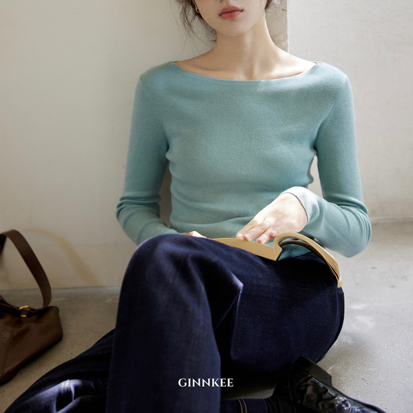 Elegant woolen knitted long-sleeve