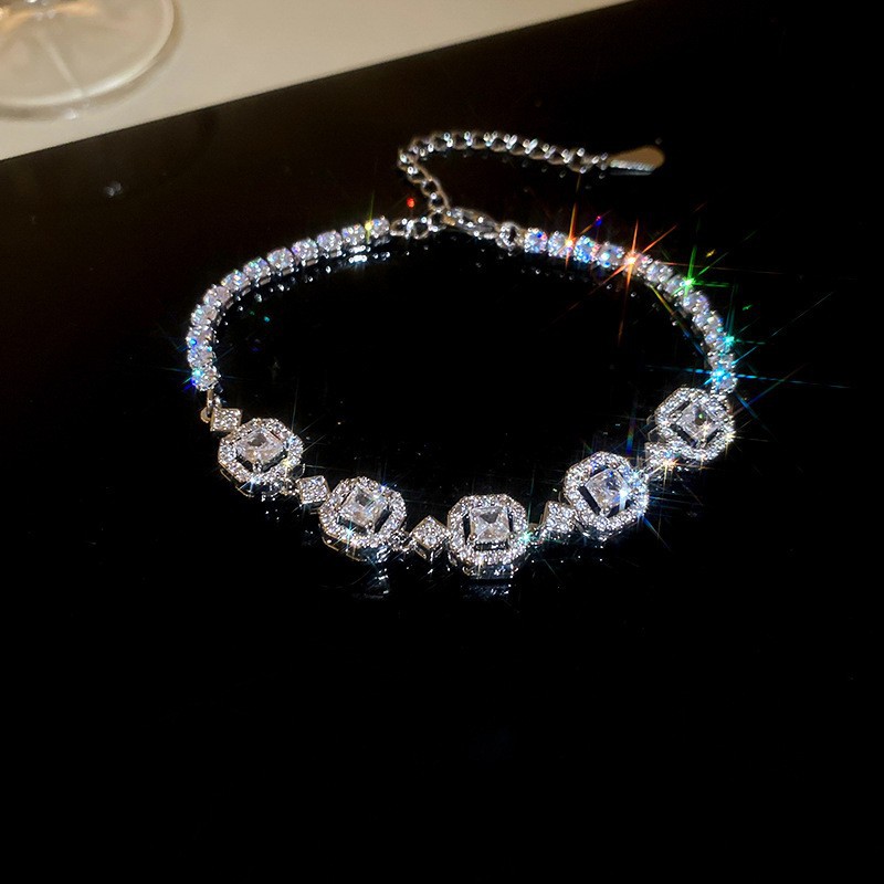 Pulsera de flores de metal transfronteriza europea y americana, nicho femenino, sentido de alta gama, pulsera simple y versátil, accesorios de joyería de lujo ligeros de moda