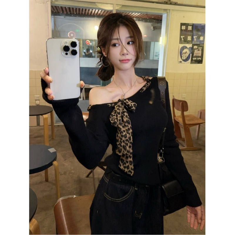纯欲风辣妹豹纹斜肩长袖t恤女秋季2025新款修身独特别致绝美上衣|undefined