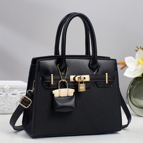 Elegant and stylish women's bags, pure color commuting crossbody bag, fashionable women's crossbody and hand-held bags.