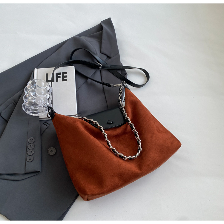 Fashion Shoulder 2023 Autumn and Winter New High Capacity Crossbody Daily Commuting Chain Bag for Women_voghion.com