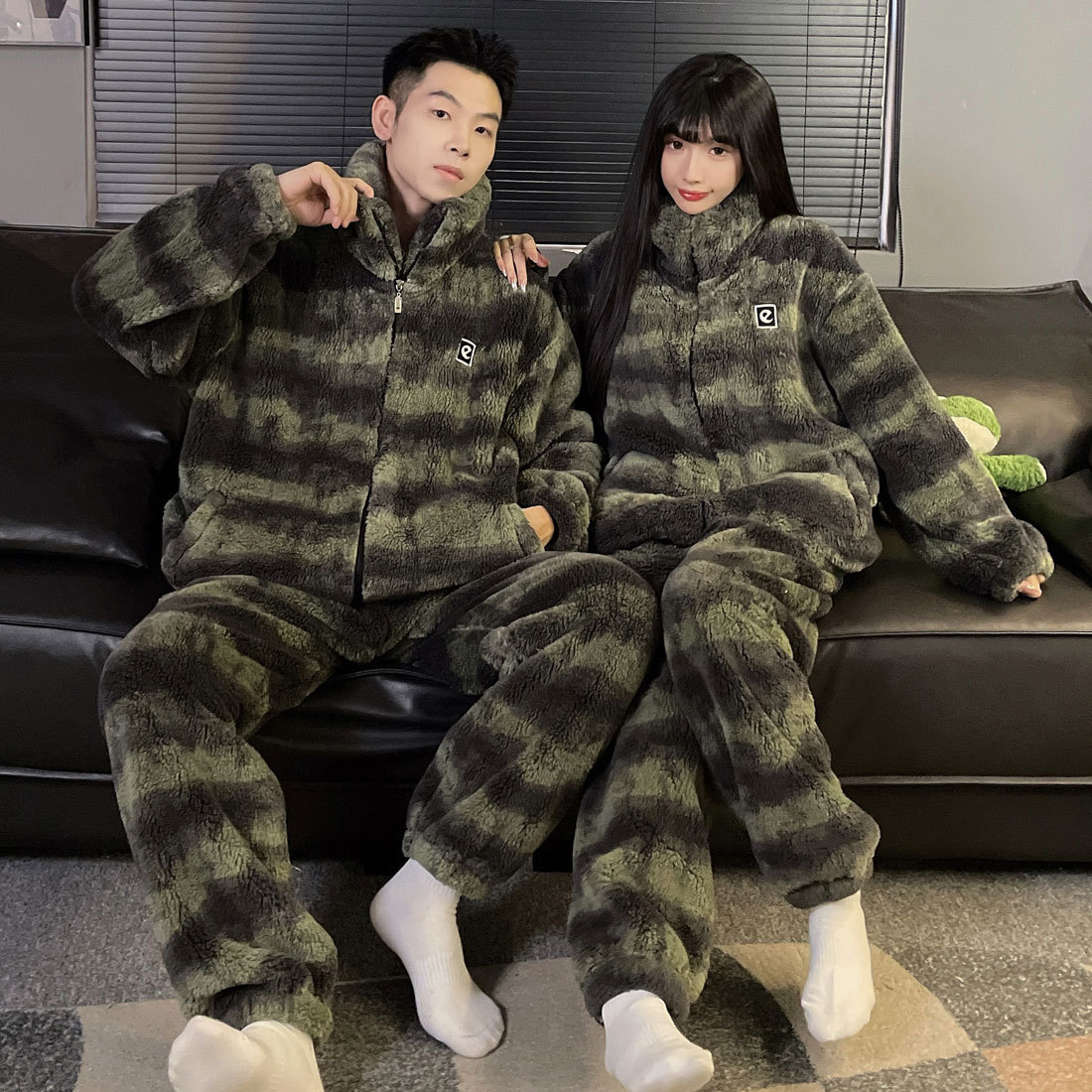 Autumn and Winter Pajamas for Women, Plush Thickeneded Warm Casual Coral Velvet That Can Be Worn Outside, Couple Home Clothes Set for Men