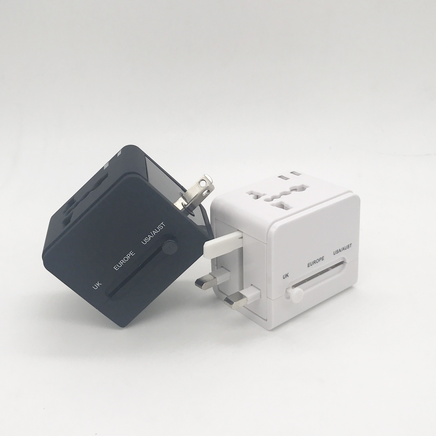 跨境热销款全球通USB多功能旅行转换美国香港插头转换插座