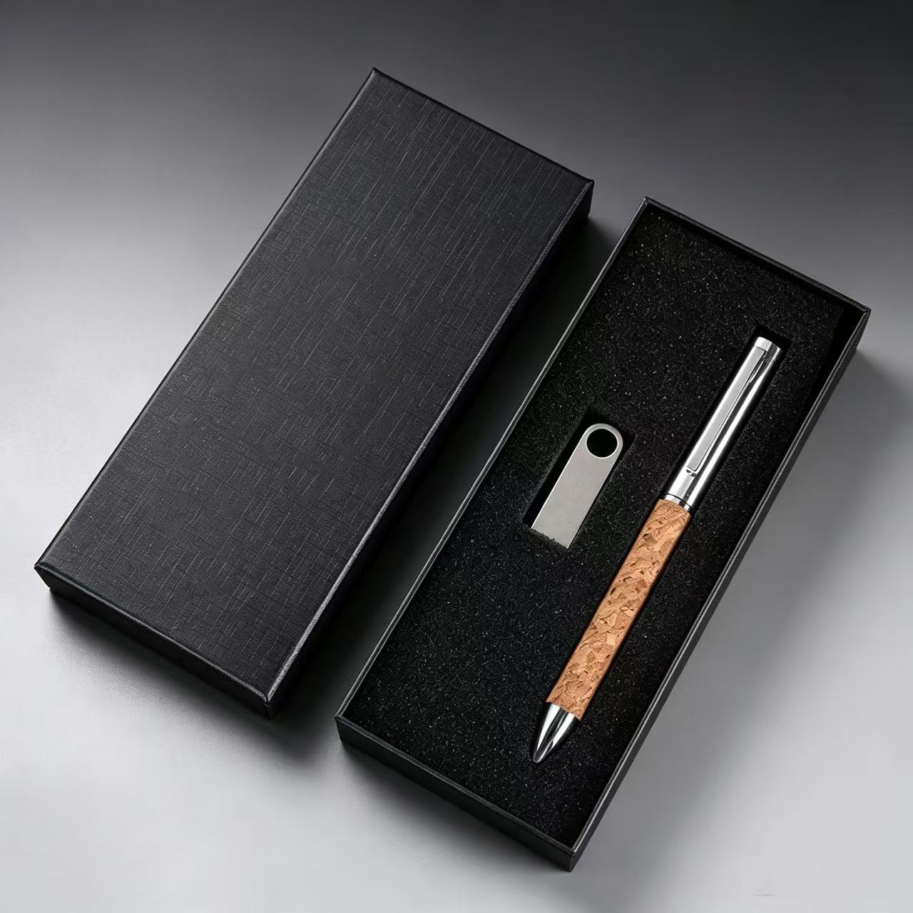 Amazon's best-selling business gift set: USB drive + metal pen, a sophisticated and vintage black gift box