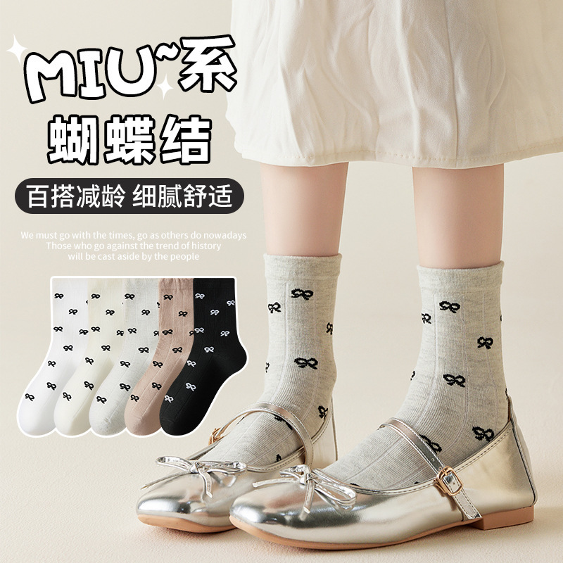 黒と白のファッションの靴下の女子学生のストッキングの綿の靴下は春と秋の季節の女子学生の靴下の諸及び靴下業の女性の靴下の秋を卸売りします。|undefined