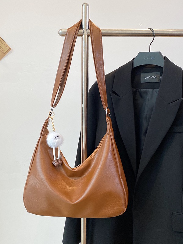 Bolsos de mujer de gran capacidad de invierno 2023 nuevo estilo urbano simple popular bolso de mensajero bolso de hombro de moda al por mayor