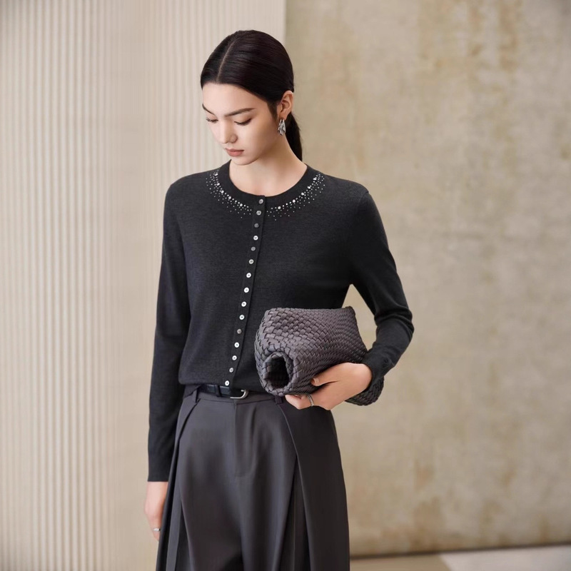 Yiner Round Neck Mall Same Style 2026 Autumn New Merino Gray Series Knitted Sweater Base Layer Wool Sweater