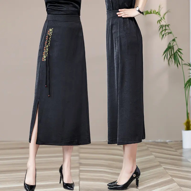 New Chinese Style Retro Cheongsam Skirt Chinese Style Acetate Satin Jacquard Straight New Spring and Summer Slit Embroidered Skirt
