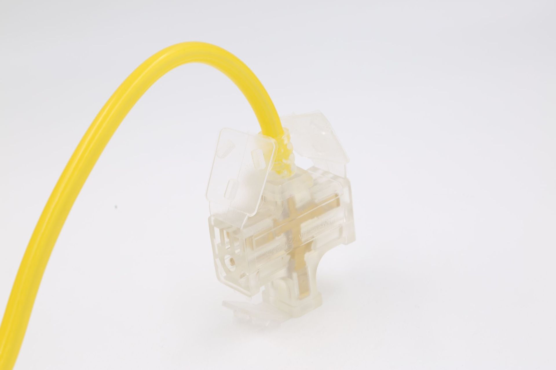 透明地拖，防爆地拖，摔不烂插座。延长线插座，插线板，