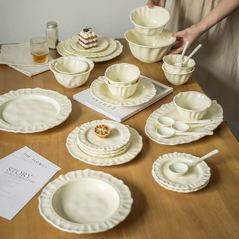 Serie de cómics set de platos de cerámica de viento crema set de platos de platos simple color sólido platos de platos al por mayor