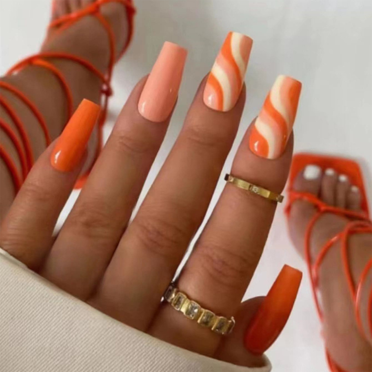 Uñas postizas de estilo francés populares transfronterizas, parches de uñas postizas largas, uñas postizas desmontables terminadas de fábrica.