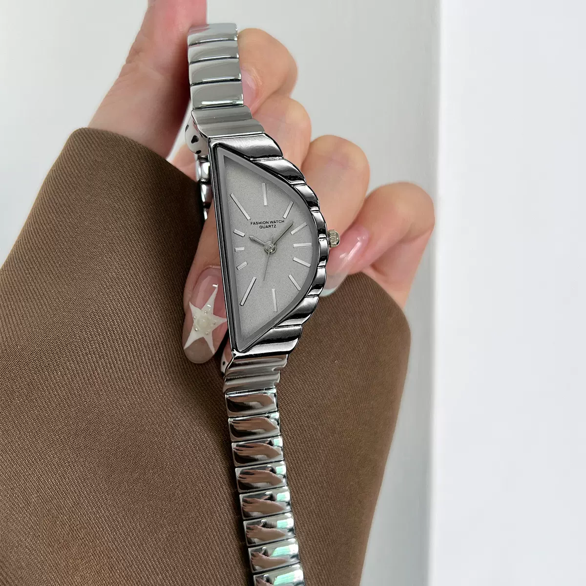 歌迪女士时尚创意石英表个性高级感手链表小众设计感气质轻奢手表