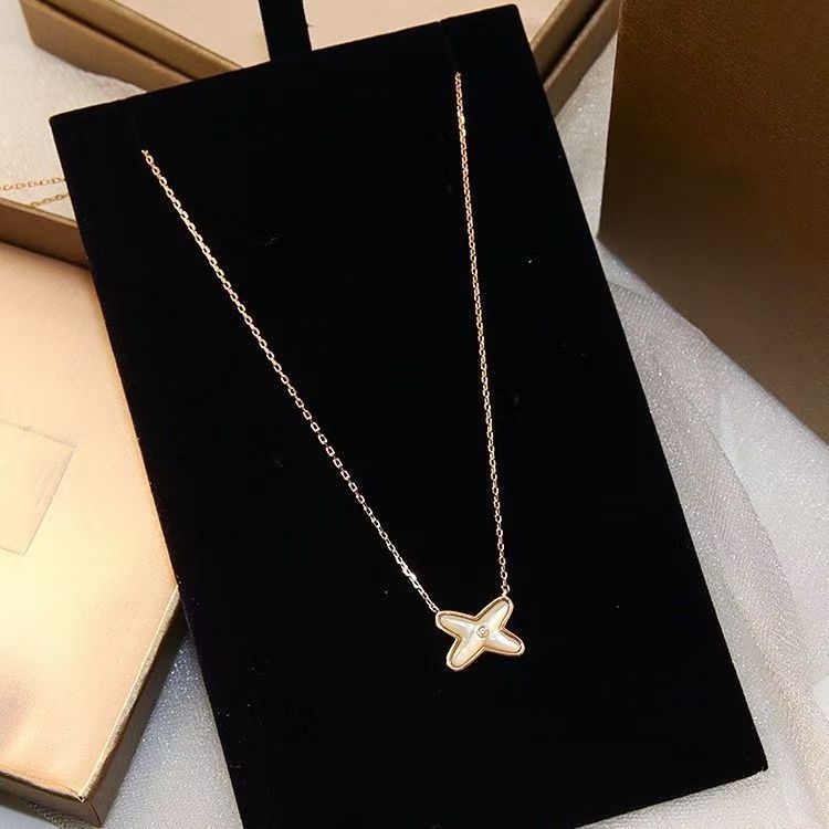 天然白贝母交叉项链女高端配饰精致轻奢小众玫瑰金2025新款锁骨链