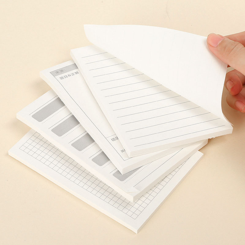 El estudiante tiene un problema incorrecto con una etiqueta adhesiva para corregir el problema de matemáticas en inglés.