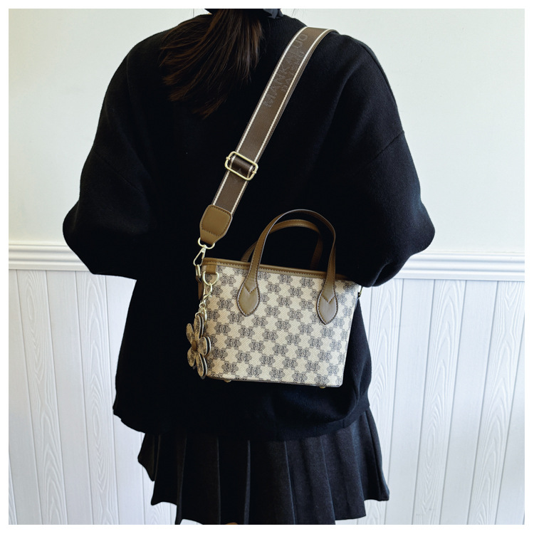 2025 New Women's Basket With Wide Strap, Popular Printed Fashion Large Capacity Shoulder Crossbody Bag_voghion.com
