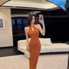 2026早夏法式氛围感纯欲性感风挂脖收腰修身连衣裙女气质长裙批发