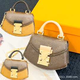 潮牌扇子包迷你斜挎包女包挂件耳机包钥匙包纯手工口红包跨境批发