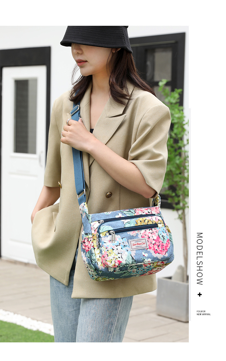 Women's Mini Nylon Flower Classic Style Zipper Crossbody Bag display picture 4