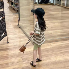 Split the Korean children's summer sporty green wide striped short-sleeve T-shirt for girls and the green yoga base pants for girls into separate photos