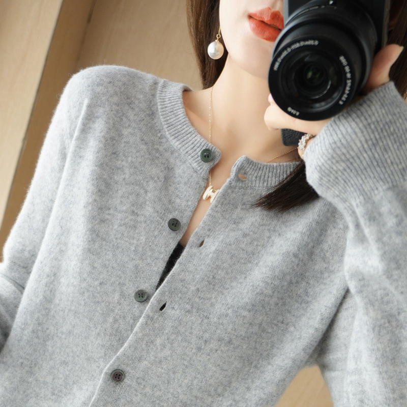 New knitted cardigan spring and autumn round neck sweater women's long sleeve solid color Joker simple coat women's clothing a generation of batch New knitted cardigan spring and autumn round neck sweater women's long sleeve solid color Joker simple coat women's clothing a generation of batch