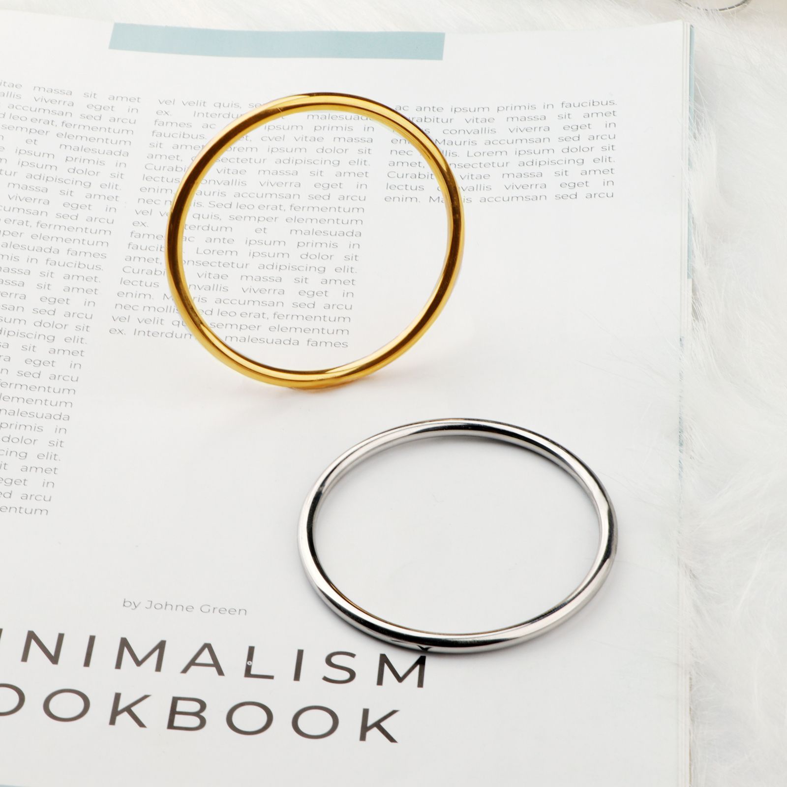 起爆シンプル全光沢面18k金色4mm古法ブレスレットチタン鋼素輪手環色落ちしない女の子手飾り