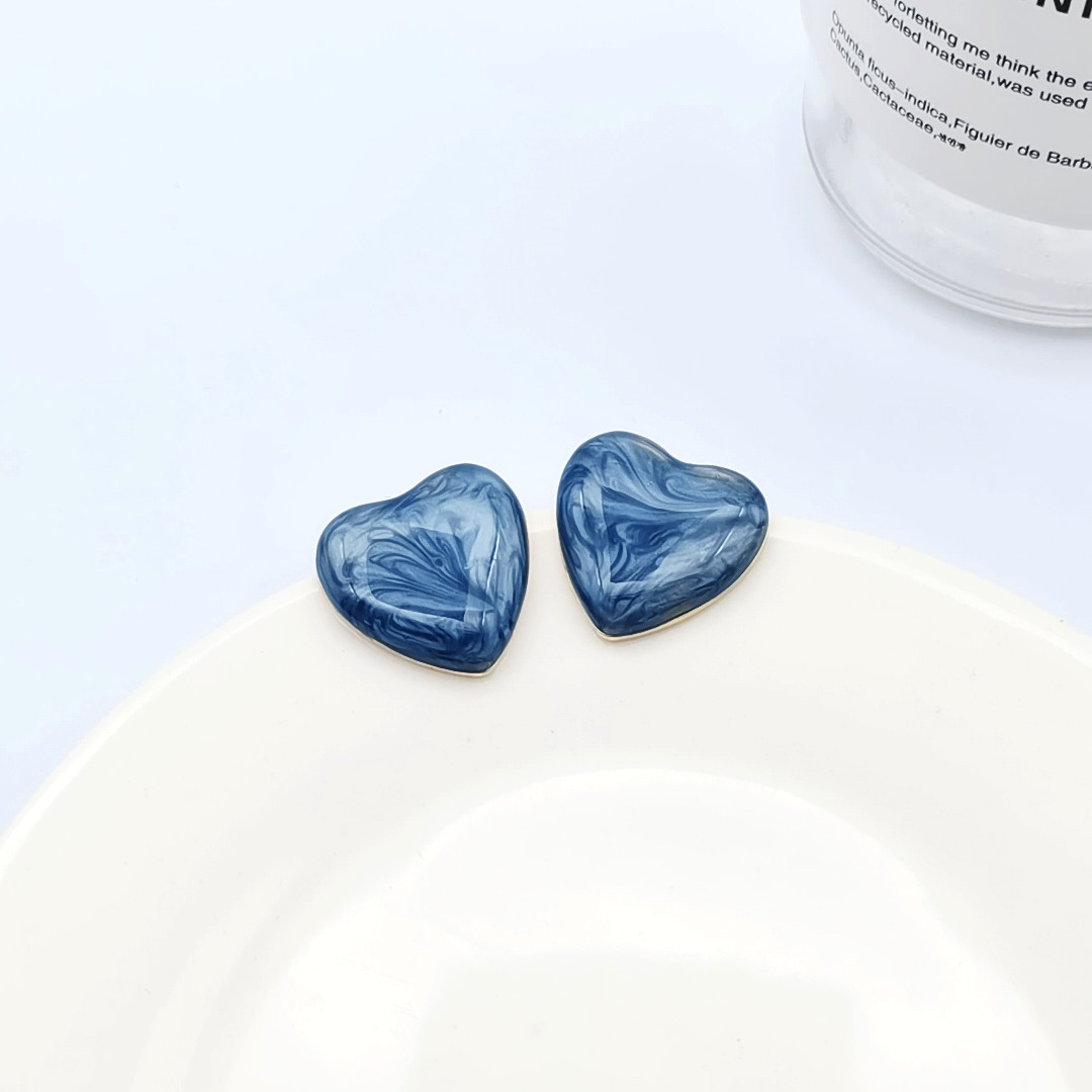 1 Pair Quantity Date Occasion Alloy, Metal Material 1 Pair Simple Style Heart Shape Alloy Ear Studs