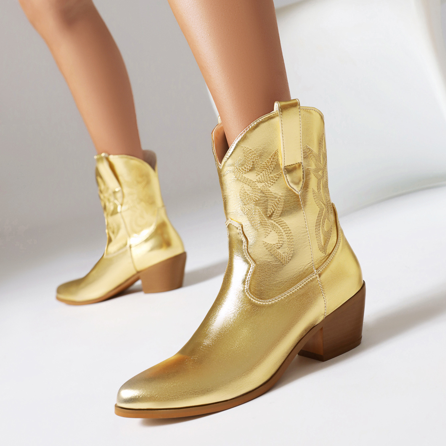 Plus-size women's ankle boots Fashion embroidered round toe western cowboy boots_voghion.com