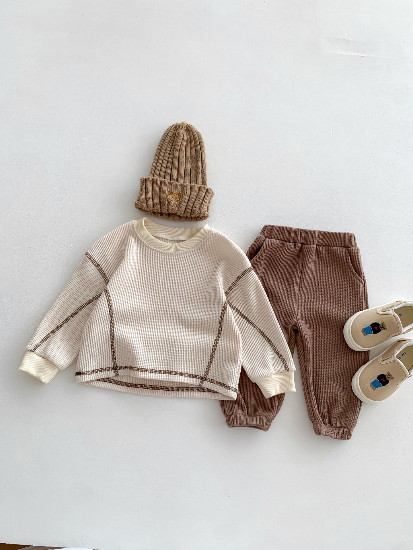 韓国版洋気子供服2023秋男女子供カジュアルゆったりワッフルセット長袖tシャツ赤ちゃんズボン