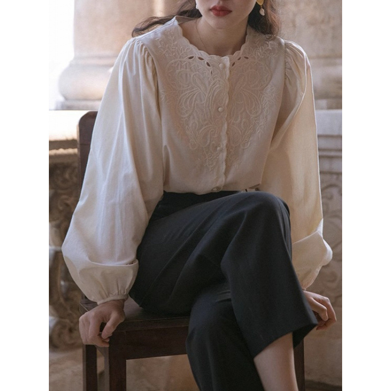 法式复古刺绣上衣设计感小众镂空衬衣灯笼袖衬衫女