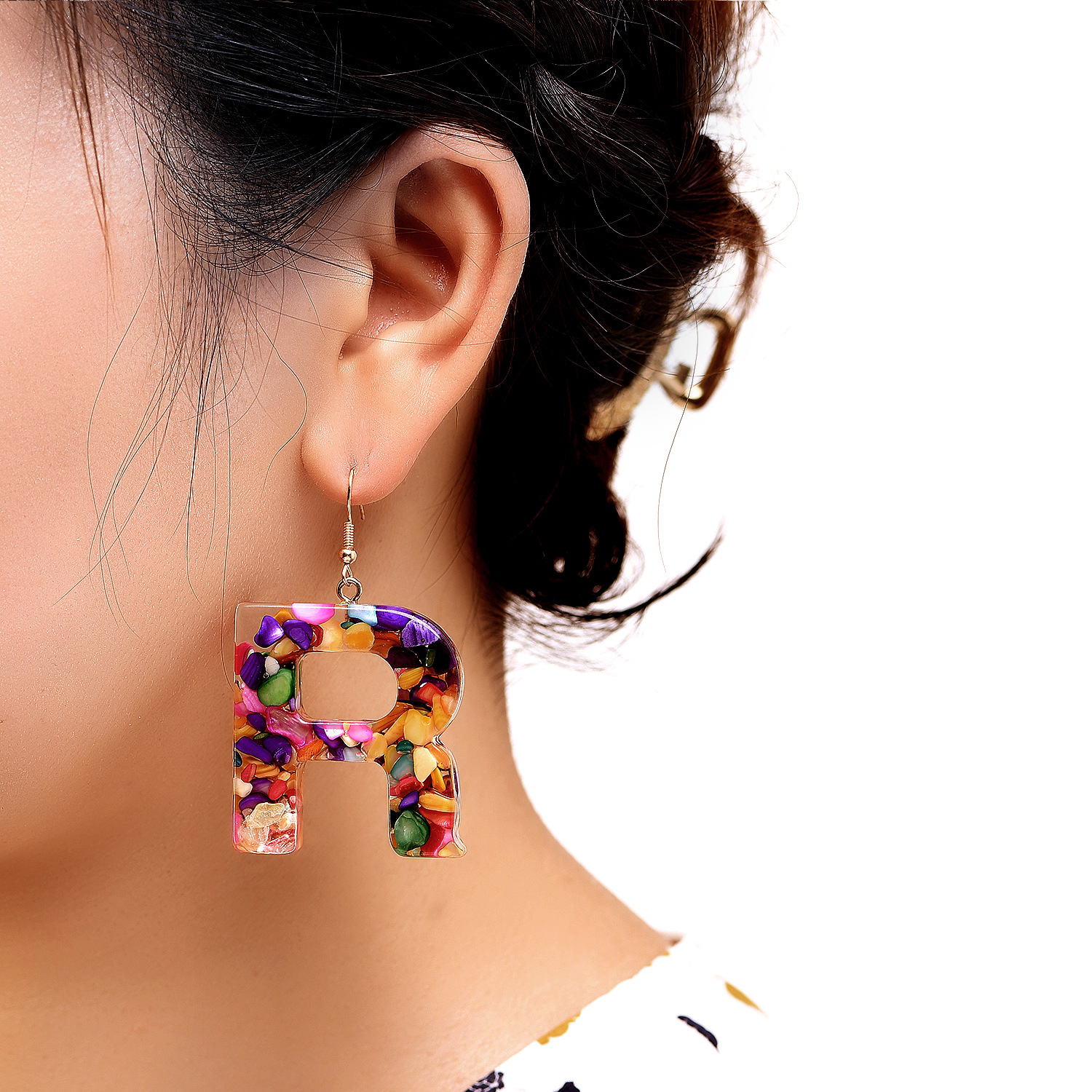 2021 New Colorful Resin Color Shell Letter Earrings Exaggerated Fashion Street Style Earrings display picture 5