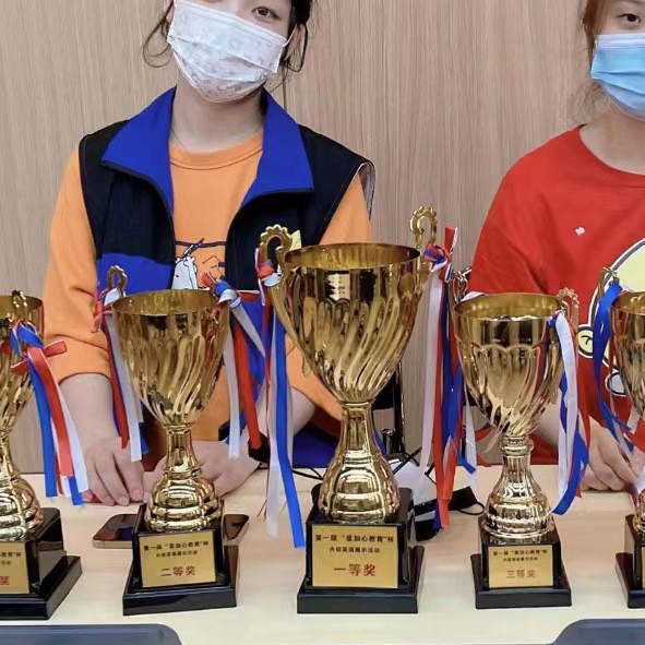 Trofeo de Metal, Producción de Medallas de Oro, Plata y Bronce, Grabado, Juegos Escolares Deportivos, Baloncesto, Fútbol, Copa de Oro