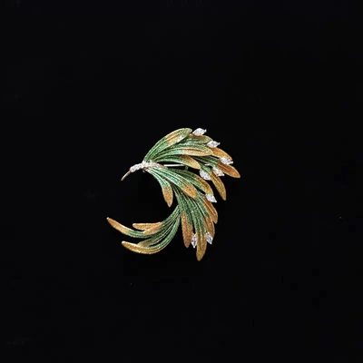 Phoenix Tail Brooch, Accessible Luxury: Yaxa sancaqları