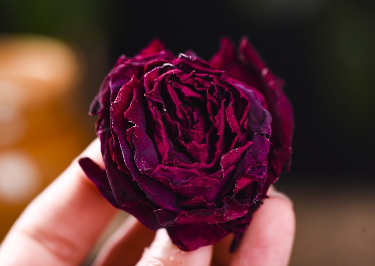 Mo Hong Rose Bud Tea Dried Yunnan Rosa Rugosa Flower Crowns Freeze Dried Edible Herbal Floral Tea 30g Jar overview