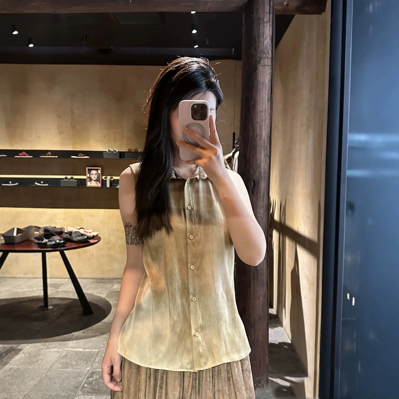 Uma2026 New Summer Style Designer-Style Retro Lapel Silk Distressed Antique Tea-Colored Sleeveless Shirt