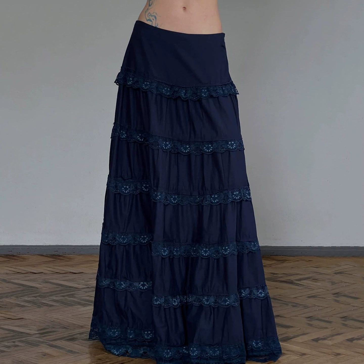 Женская элегантная длинная юбка А-силуэта в стиле ретро-винтаж с кружевными вставками, повседневный стиль для отдыха.