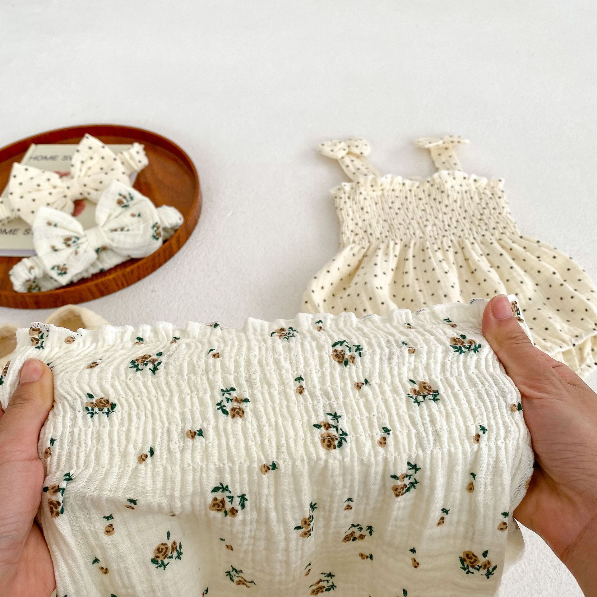 Verano niña arco Correa mameluco estilo occidental pequeño floral sin mangas vaina bebé mono mameluco