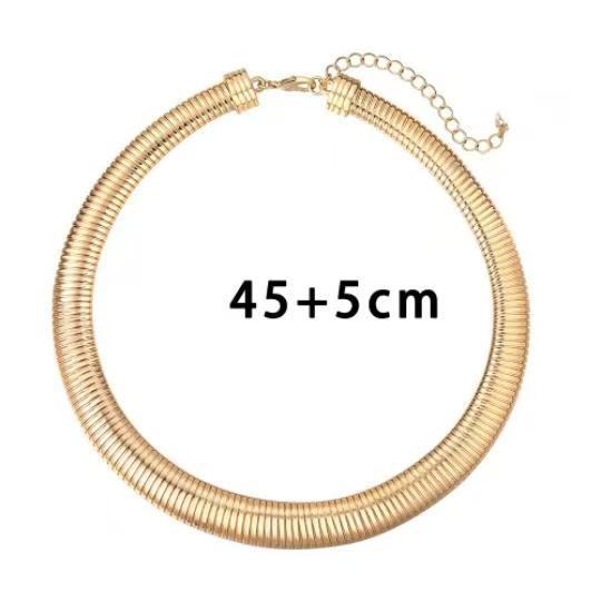 Cross-Border European and American Hot-Selling Golden Exaggerated Threaded Snake Bone Chain Elastic Necklace Alloy Short Necklace Source Manufacturer