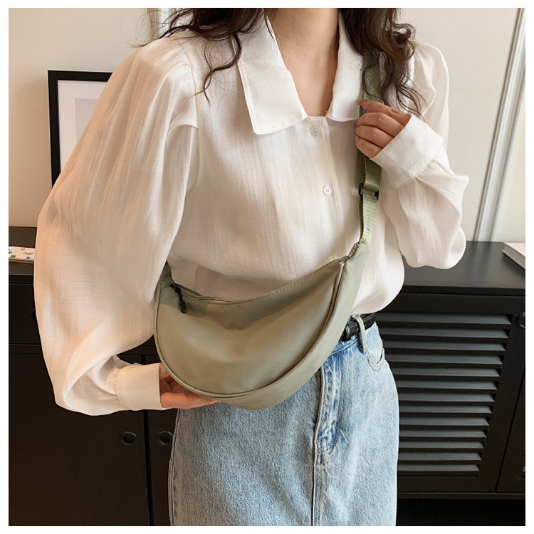 Women's Medium Nylon Solid Color Streetwear Zipper Cloud Shape Bag display picture 1
