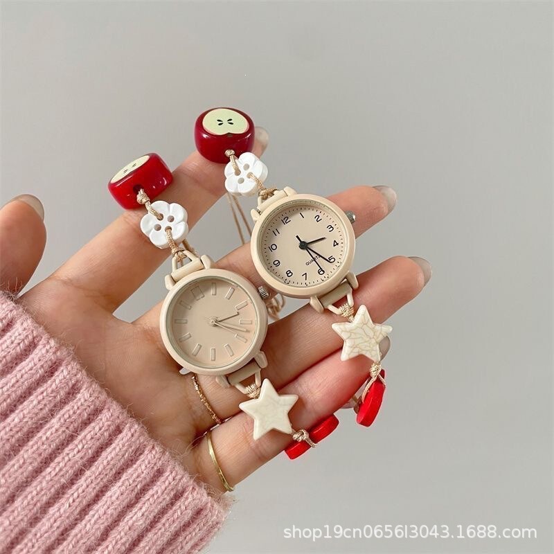 Sweet and Cute Red Apple Chain-Style Watch for Girls, Unique and Non-Cliche, Adorable for Middle and High School Students, High Aesthetic Value
