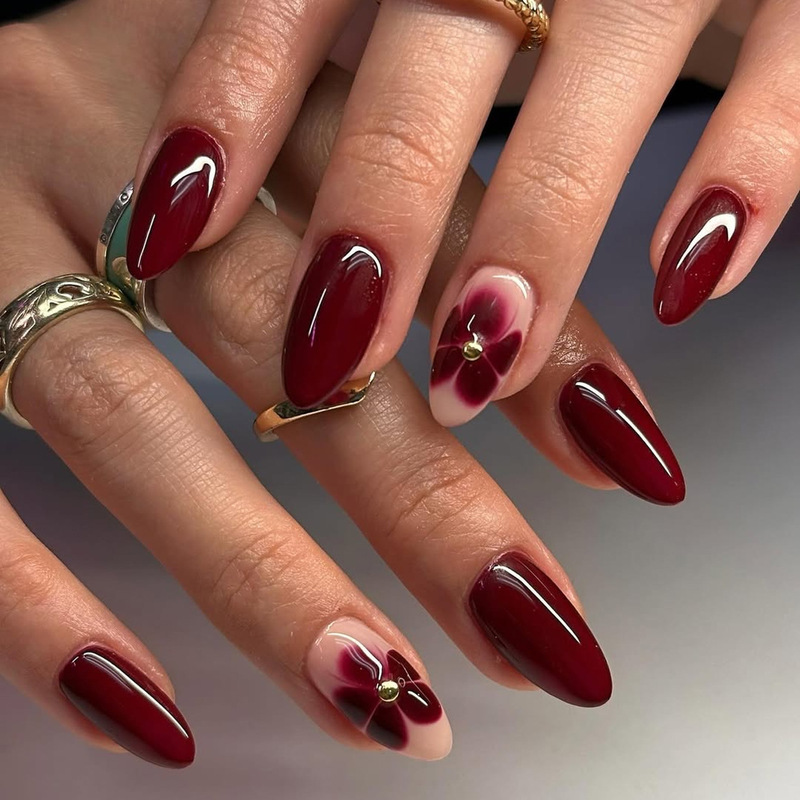 Simple Red Atmosphere Wearable Nail Art Advanced Sense Wearing Nail Pieces Short Almond Flower False Nails Wholesale
